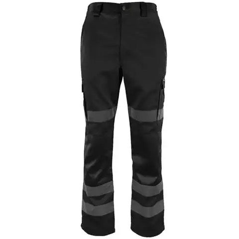 Kapton HV-516 poly cotton cargo trousers in black. trousers have cargo pockets and kneepad pockets as well as back pockets.