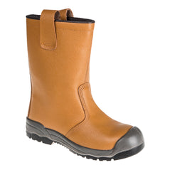 Tan Portwest Steelite Rigger Boot. Boot has a black sole, Grey sole upper, Protective toe and grey toe scuff cap, Leather finish, black inner and rigger boot upper attachments.